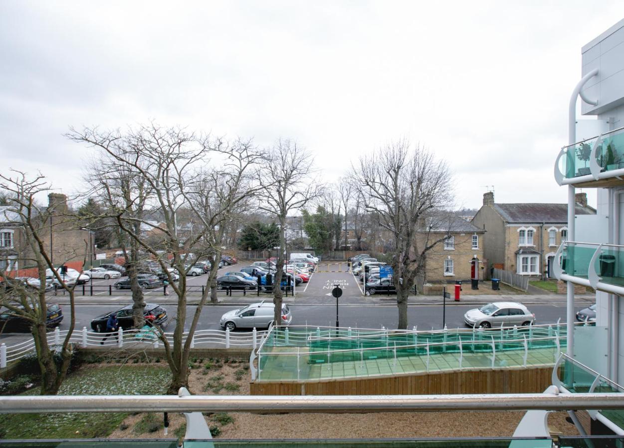 Skyvillion - Cozy Apartments In Enfield Town With Free Parking & Wifi Экстерьер фото