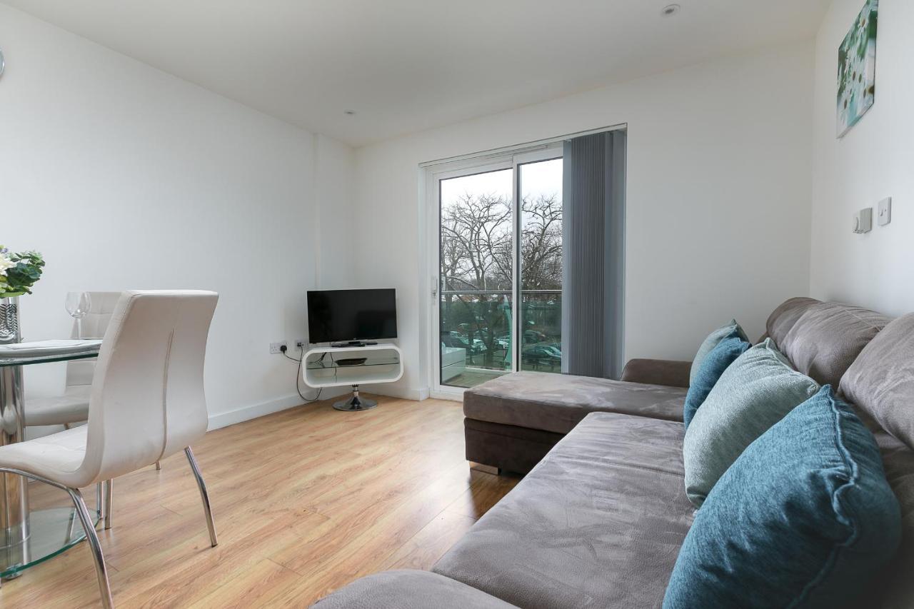 Skyvillion - Cozy Apartments In Enfield Town With Free Parking & Wifi Экстерьер фото