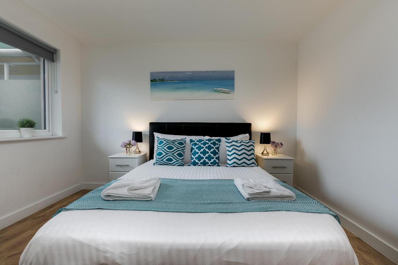 Skyvillion - Cozy Apartments In Enfield Town With Free Parking & Wifi Экстерьер фото