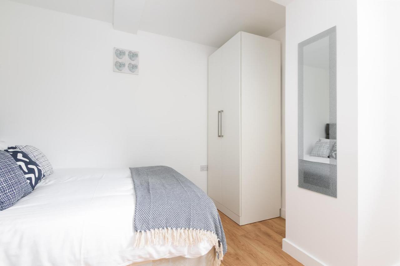 Skyvillion - Cozy Apartments In Enfield Town With Free Parking & Wifi Экстерьер фото