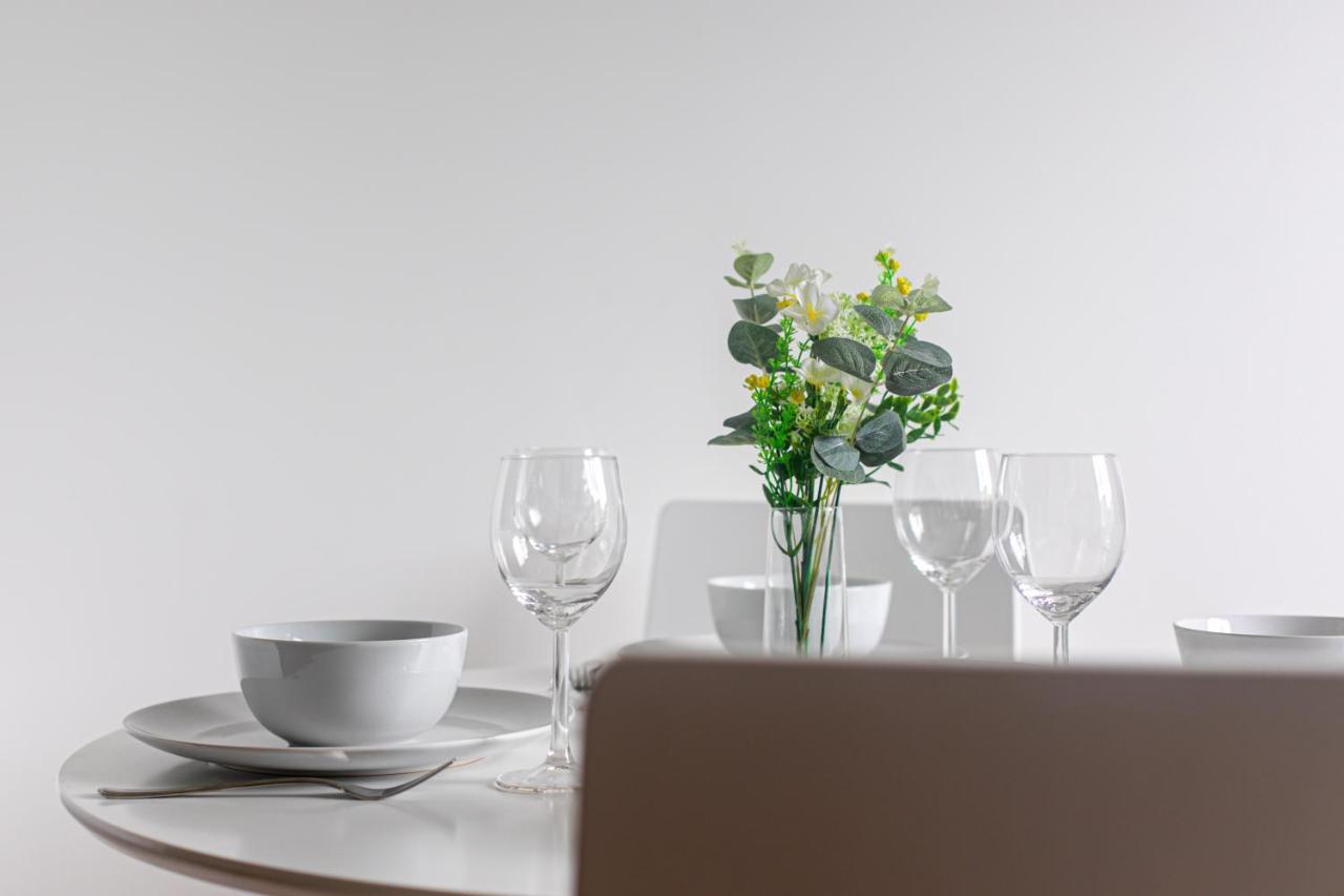 Skyvillion - Cozy Apartments In Enfield Town With Free Parking & Wifi Экстерьер фото