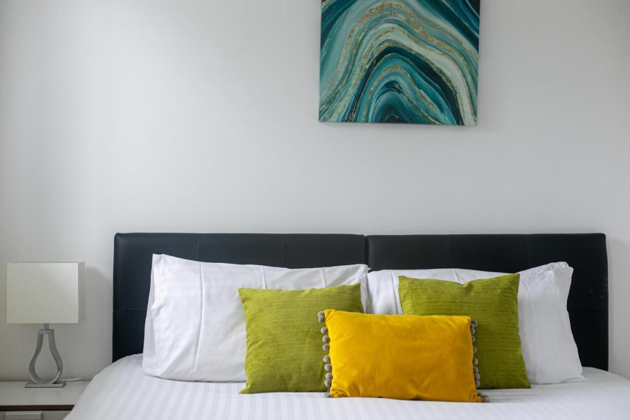 Skyvillion - Cozy Apartments In Enfield Town With Free Parking & Wifi Экстерьер фото