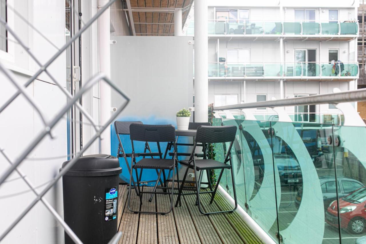 Skyvillion - Cozy Apartments In Enfield Town With Free Parking & Wifi Экстерьер фото