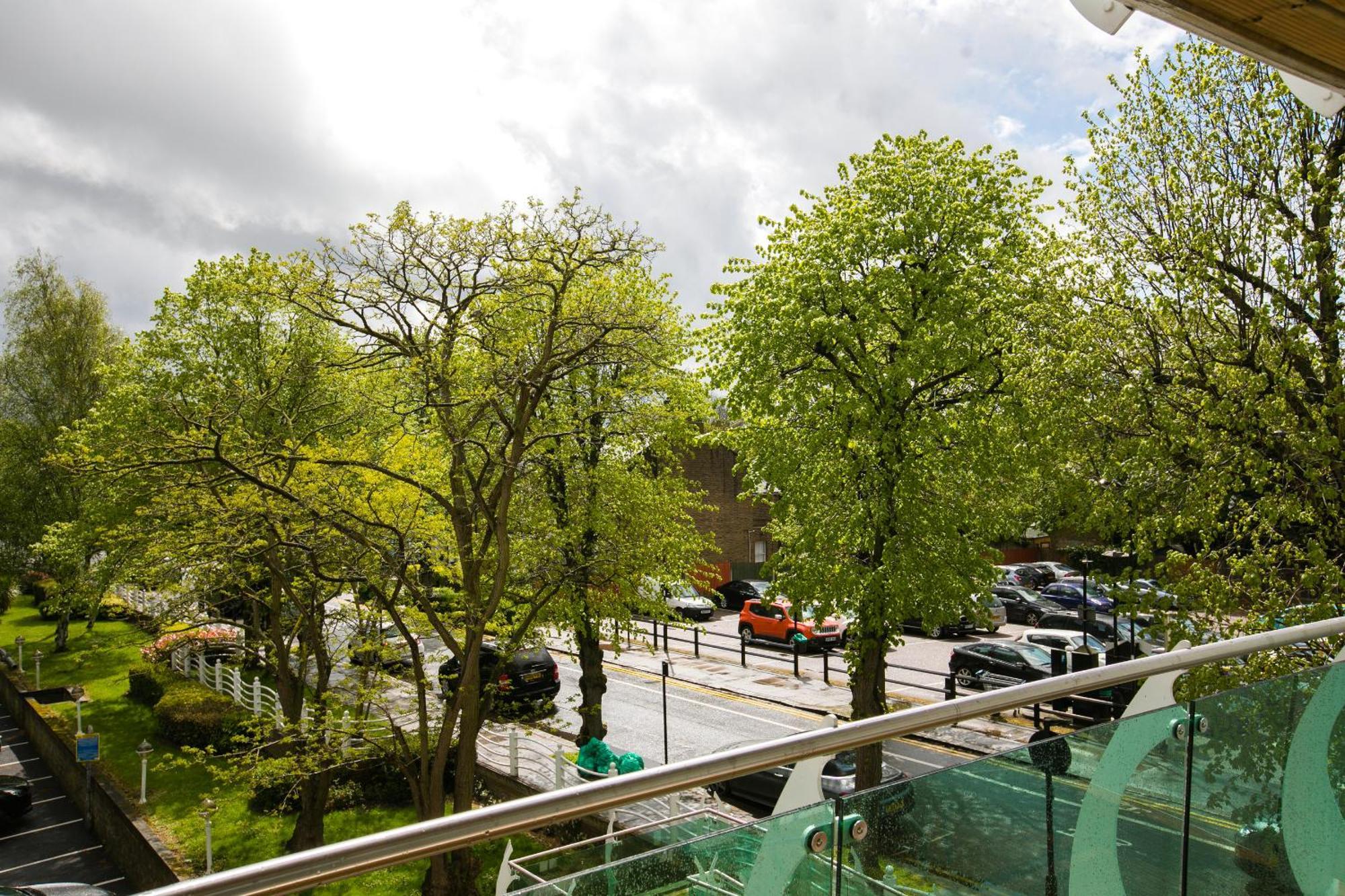 Skyvillion - Cozy Apartments In Enfield Town With Free Parking & Wifi Экстерьер фото