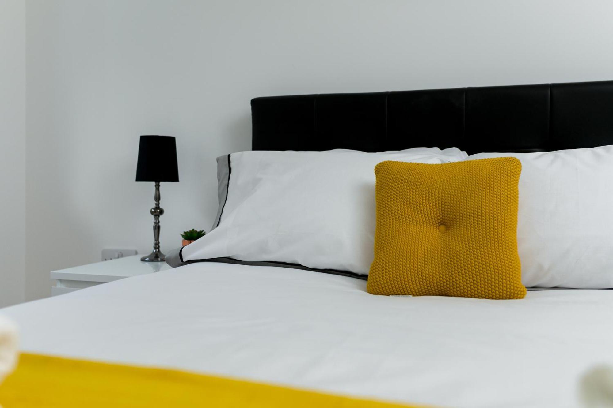 Skyvillion - Cozy Apartments In Enfield Town With Free Parking & Wifi Экстерьер фото