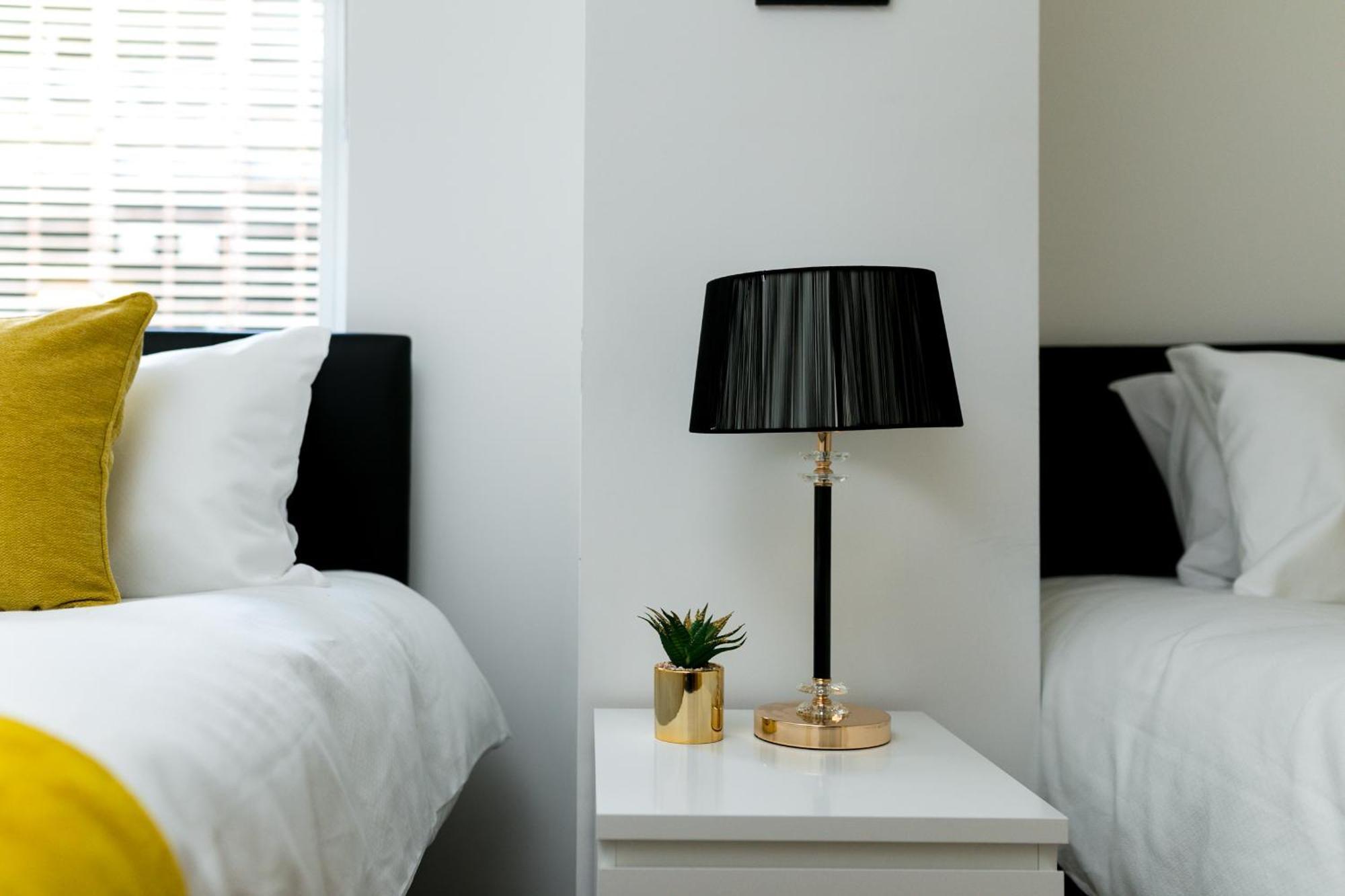 Skyvillion - Cozy Apartments In Enfield Town With Free Parking & Wifi Экстерьер фото