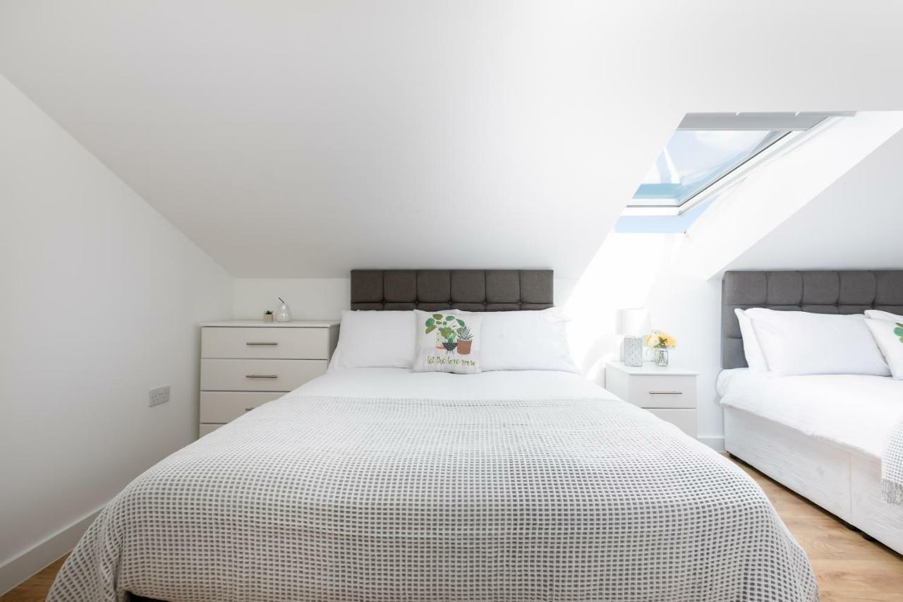Skyvillion - Cozy Apartments In Enfield Town With Free Parking & Wifi Экстерьер фото