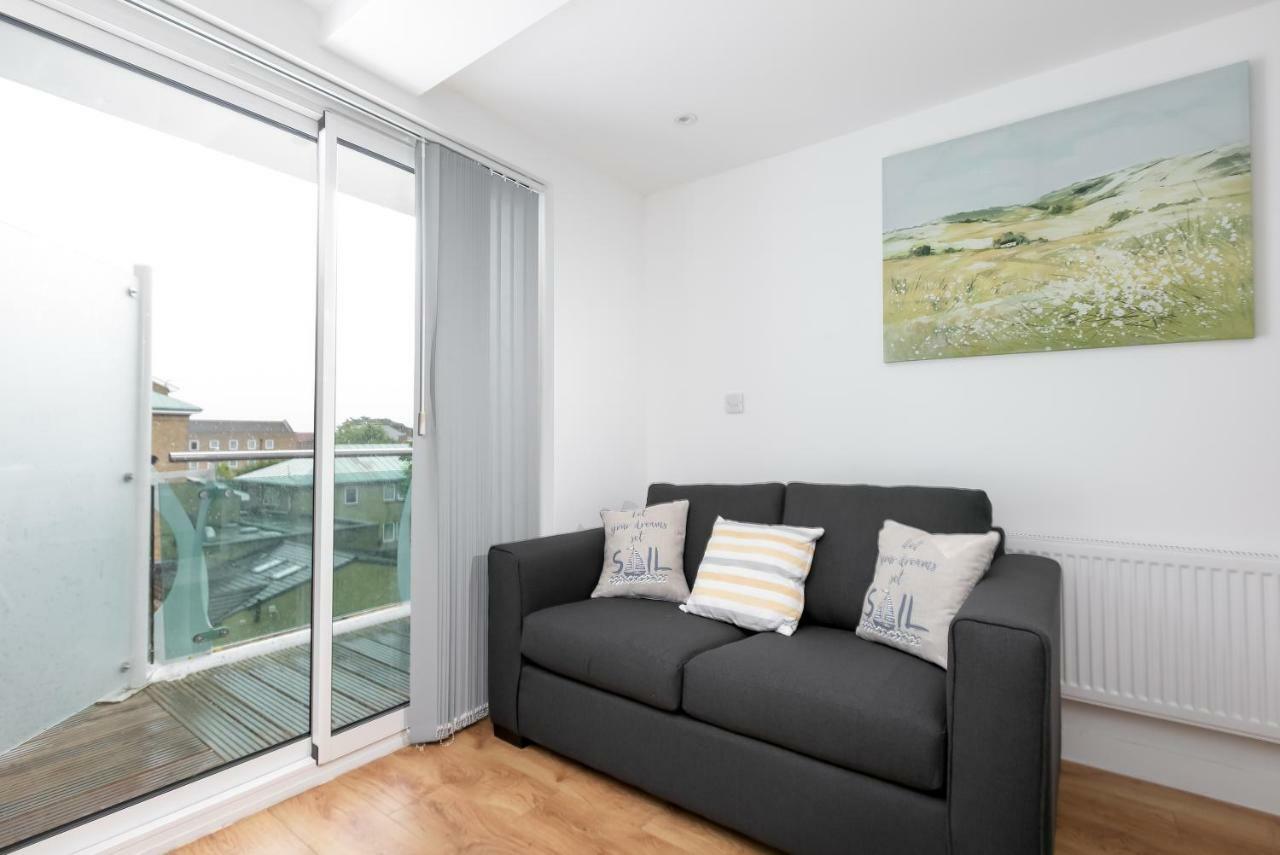 Skyvillion - Cozy Apartments In Enfield Town With Free Parking & Wifi Экстерьер фото