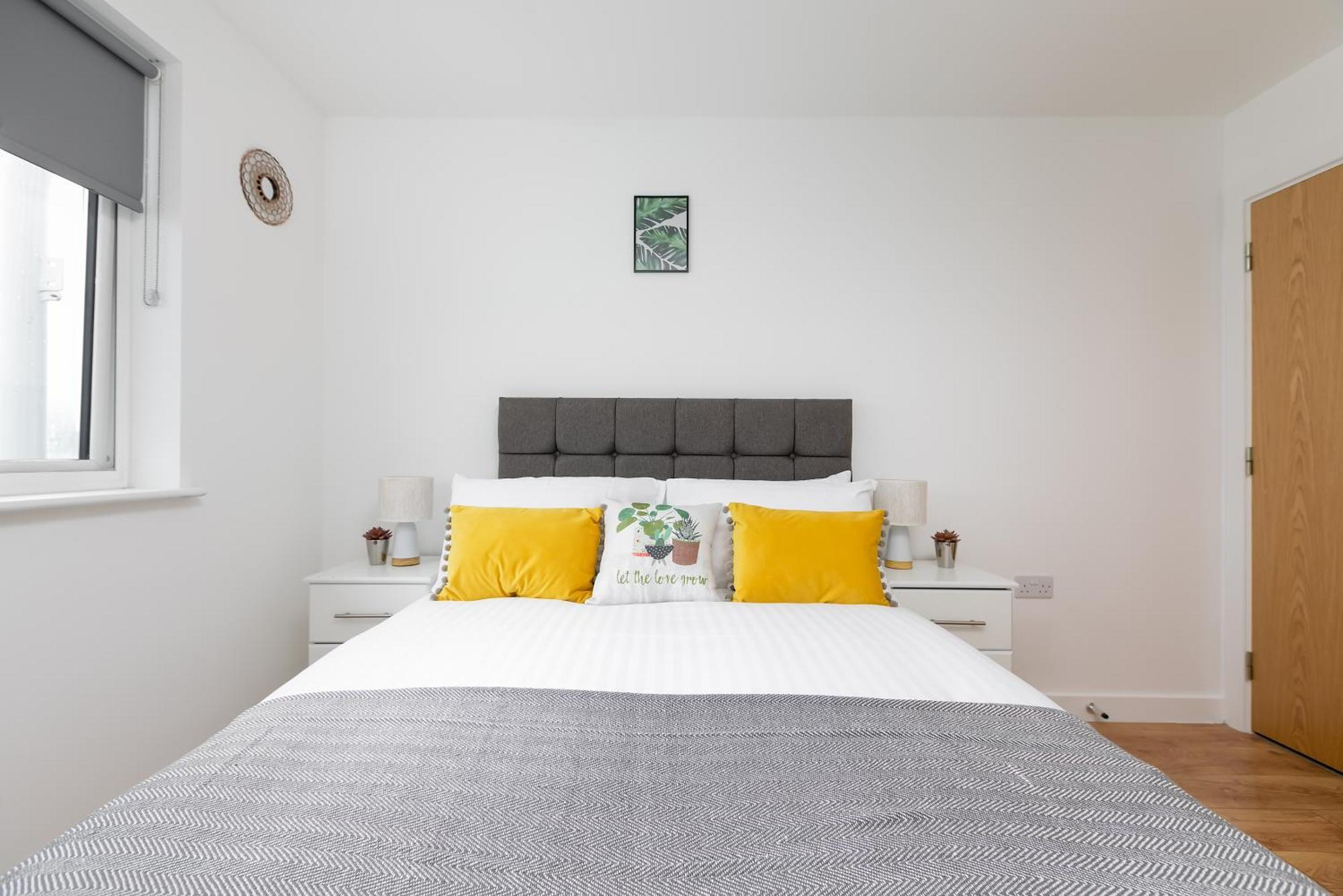 Skyvillion - Cozy Apartments In Enfield Town With Free Parking & Wifi Экстерьер фото